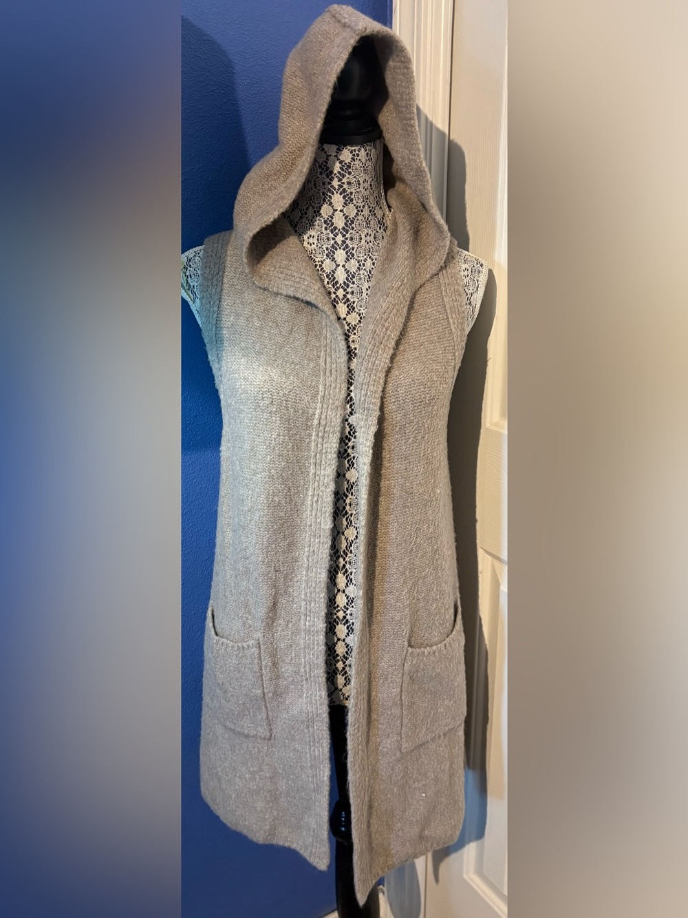 Tahari Light Gray Tan Hooded Sleeveless Knit Cardigan Vest